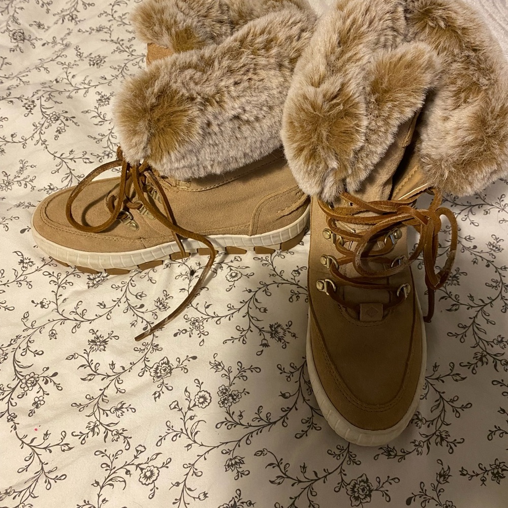 Sperry winter boots size 6